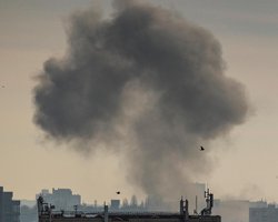 В Крыму сообщили о взрывах и стрельбе: в небо подняли вертолеты, — СМИ (видео)