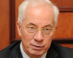 Азаров поручил ограничить элитные пенсии