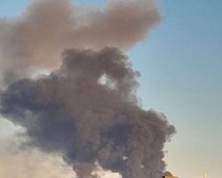 У Росії після нічної атаки безпілотників палає газопереробний завод: що відомо (фото)