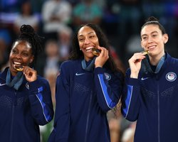 Интрига последнего дня Олимпиады-2024: кто выиграл медальный зачет Игр в Париже (таблица)