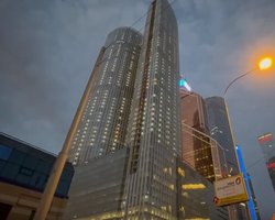 "Вспышка, взрыв, бах": появились новые подробности ночной атаки БПЛА по Москве (фото, видео)