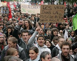 Из-за протестов против пенсионной реформы Франция теряет миллионы