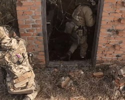 Пытались зайти с тыла: добровольцы ЛСР показали бой с регулярной армией России (видео)