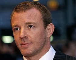 Гай Ричи снимет фильм о любовном треугольнике на фоне небоскреба