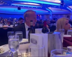 Пока все бежали: во время стрельбы с Трампом женщина воровала вино со столов — ее поступок активно обсуждают (фото)