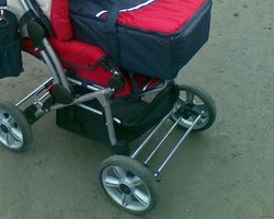 Во Львове пьяная водитель наехала на коляску с ребенком 