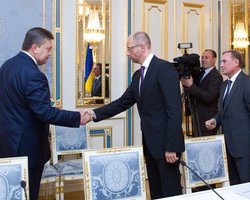 Наедине с оппозицией: К чему может привести встреча Януковича с Яценюком
