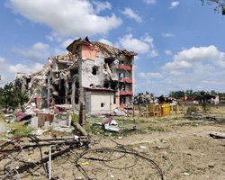 Знімальна група Bild потрапила під обстріл під час виїзду з Лисичанська (відео)