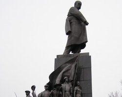 В центре Харькова два часа искали бомбу под памятником Шевченко