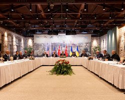 В Стамбуле начались трехсторонние переговоры Украины, США и Турции: что известно