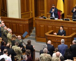 Президент в тисках. К чему приведет внутреннее и внешнее давление на Зеленского