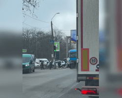 Света нет неделю: в Одессе люди заблокировали дорогу, — соцсети (видео)