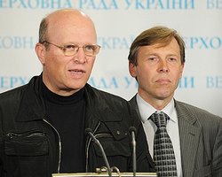 Оппозиция требует от Азарова раскрыть все сделки с Кремлем