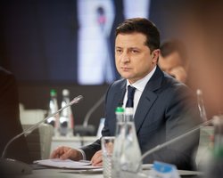 Зеленский призвал украинцев "включить мозги" и начать вакцинироваться (видео)