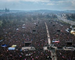 У Чехії на вулиці вийшли десятки тисяч через проросійську політику уряду (фото, відео)