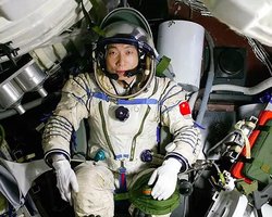 Китайський астронавт розповів про таємничий звук у космосі, якого просто не могло бути