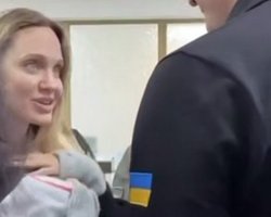 Анджеліна Джолі розповіла про візит до України: акторка описала життя під загрозою дронів