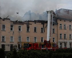 Львов после удара: поврежденные дома, транспорт и десятки раненых, — Садовый