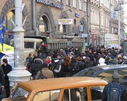 Поэты решили бороться с захватом магазина "Сяйво" стихами