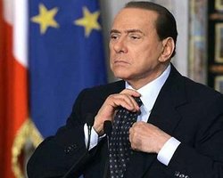 МВД Италии: Берлускони во время нападения мог погибнуть