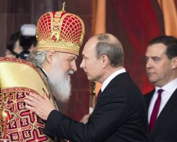 Крестный ход. В России церковь хочет влиять на дела государства