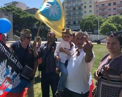 Российская делегация на Евровидении прошлась по Лиссабону с флагами боевиков