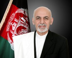 На вертолете и 4 машинах: экс-президент Афганистана бежал из страны с 65 млн, - СМИ