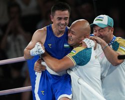 Остановилось сердце: тренер сборной Узбекистана едва не погиб, радуясь победе спортсмена (фото)