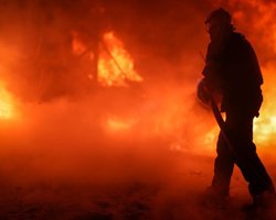 Комбінована атака на Київ: почалися перебої зі світлом та водою, палають житлові будинки — перші наслідки