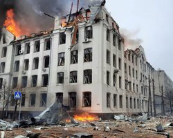 В Харькове оккупанты ударили по зданию факультета университета Каразина (фото, видео)