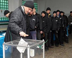 ЦИК обработала 93,6% протоколов: Янукович 35,39%, Тимошенко – 24,95%