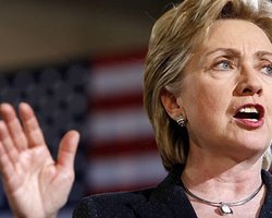 Хиллари Клинтон: жена и дочь Каддафи сбежали в Тунис