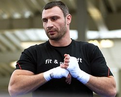 Виталий Кличко снова предложил Валуеву встретиться