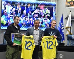 ФФУ взяла на работу освобожденных из плена боевиков болельщиков "Зари"