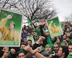 Работники ТВ Ливии обещают защищать телевышку своими телами