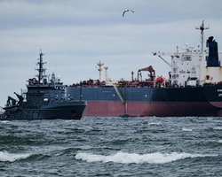 "Путин потирает руки": Королевскому флоту Британии разрешили проверять суда "теневого флота" РФ