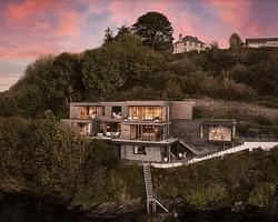 Владельцу люксового поместья светит астрономический штраф за "глупый поступок": что произошло (фото)