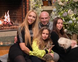 "Історична подія". Оля Полякова сходила з доньками на похорон королеви Єлизавети