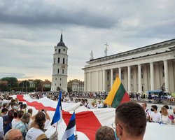 Над территорией Беларуси военные вертолеты сбили воздушные шарики, запущенные из Литвы