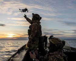 Сначала были на мотоциклах, а дальше пересели на бочки: ВСУ разгромили россиян на Херсонщине