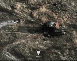 "Не має аналогів у світі": російський танк заплутався у колючому дроті та заглох (відео)