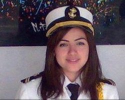 Женщина-капитан из Египта отрицает, что управляла судном, заблокировавшим Суэцкий канал (фото)