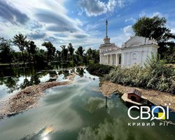 Плавают на лодках и переживают за детей: что происходит в Кривом Роге после ударов ВС РФ (фото)