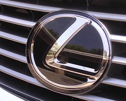 Водитель Лексуса насмерть сбил велосипедиста и скрылся 