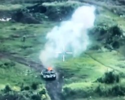 В районе Бахмута Силы обороны применили дрон-камикадзе и уничтожили Т-90М "Прорыв" (видео)