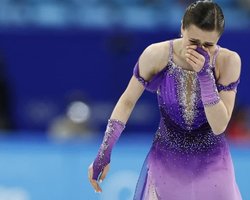 Камила Валиева выиграла короткую программу и расплакалась (фото, видео)