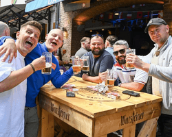 Толпы фанатов наводнили города Германии: ИИ нарисовал идеальный Чемпионат Европы (фото)