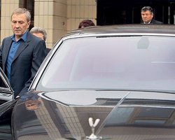 Черновецкий исчез по указке Януковича, - источник