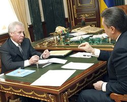 Янукович наградил Медведько орденом Ярослава Мудрого 