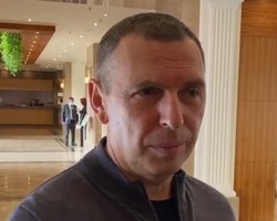 "Езжу на бронированой машине": Шефир прибыл в Трускавец на совещание "Слуги народа"